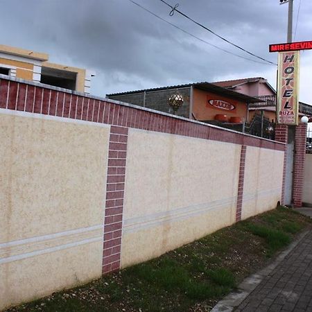 Hotel Buza New Shtoj Екстериор снимка