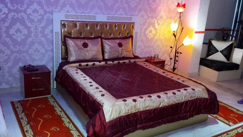 Hotel Buza New Shtoj Екстериор снимка