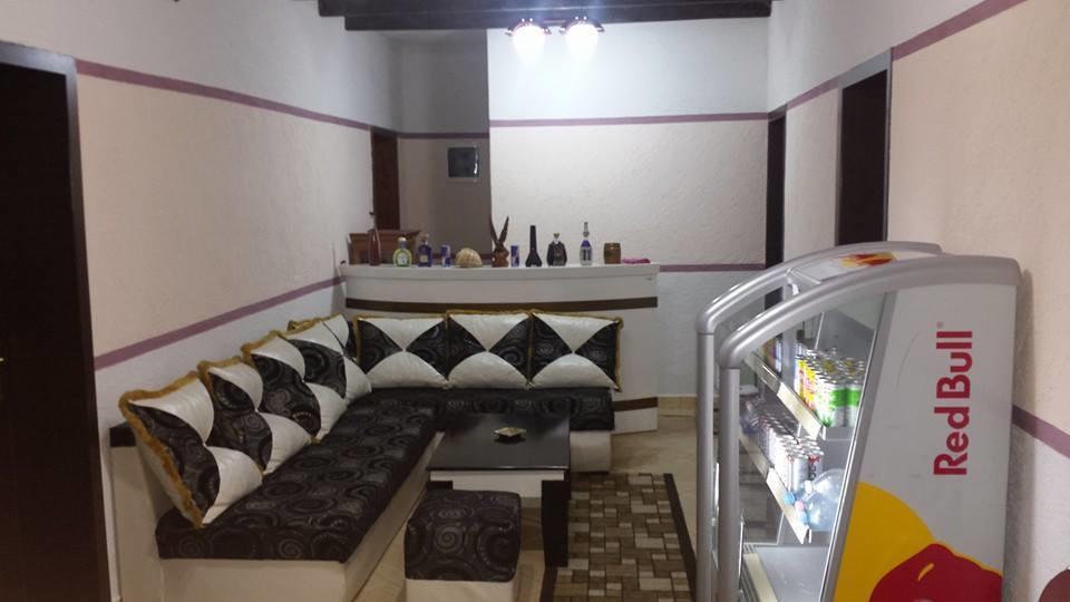 Hotel Buza New Shtoj Екстериор снимка