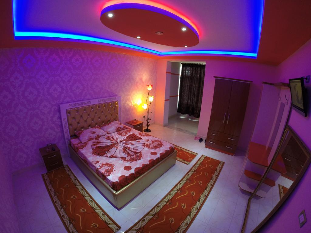 Hotel Buza New Shtoj Екстериор снимка