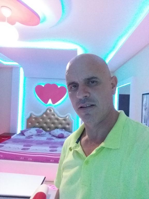 Hotel Buza New Shtoj Екстериор снимка