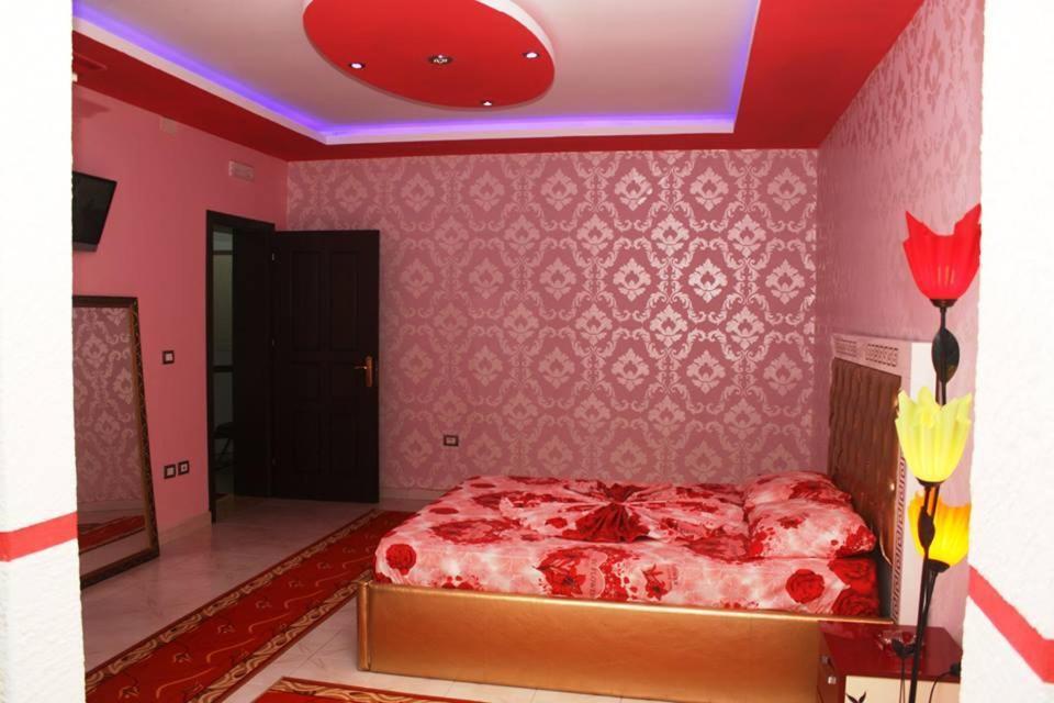 Hotel Buza New Shtoj Екстериор снимка